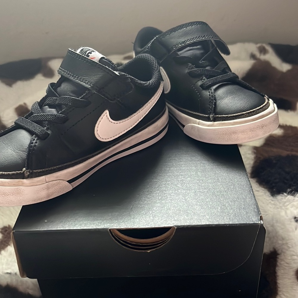 Nike boy shoes size 8